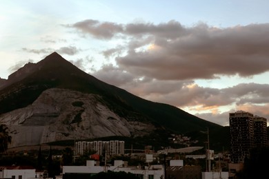 Photo of Beautiful view of city and mountains at evening