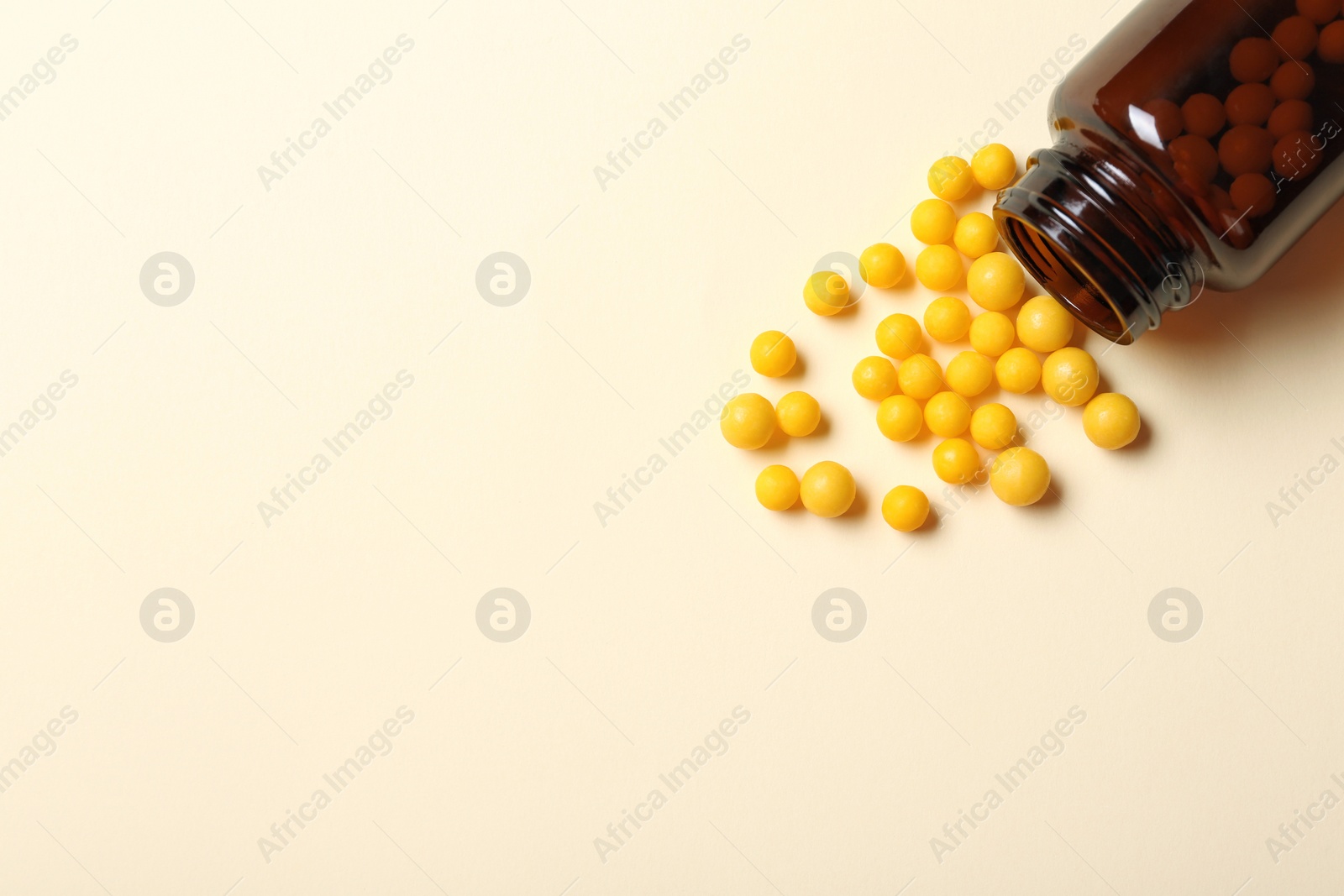 Photo of Bottle with vitamin pills on color background, flat lay. Space for text