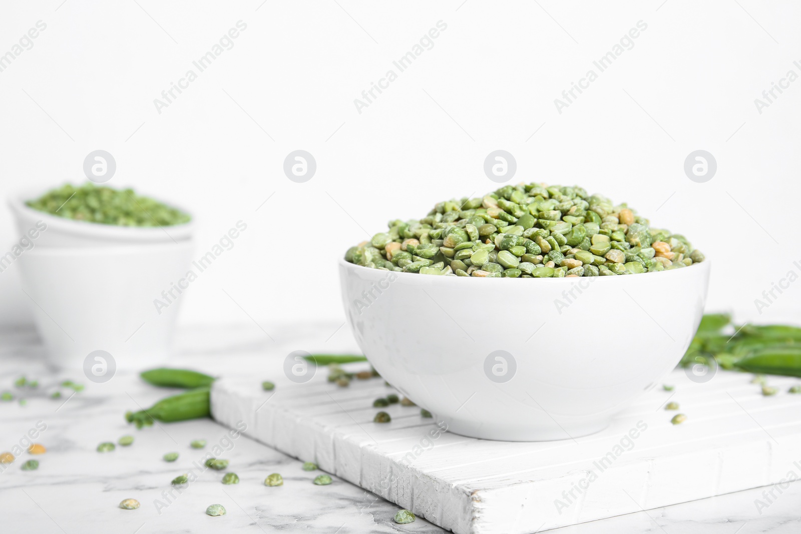 Photo of Ceramic bowl with dried peas on table