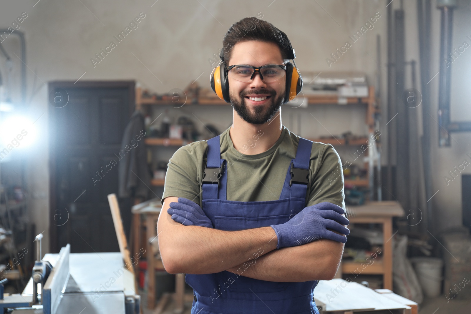 Photo of Portrait of professional male carpenter in workshop