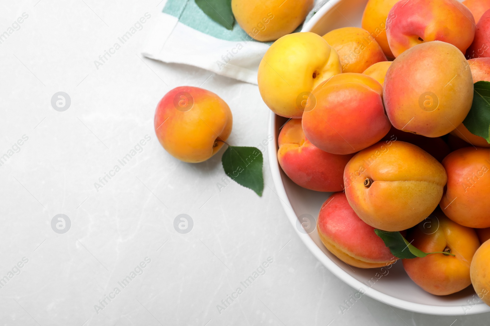 Photo of Delicious fresh ripe apricots on white table, flat lay