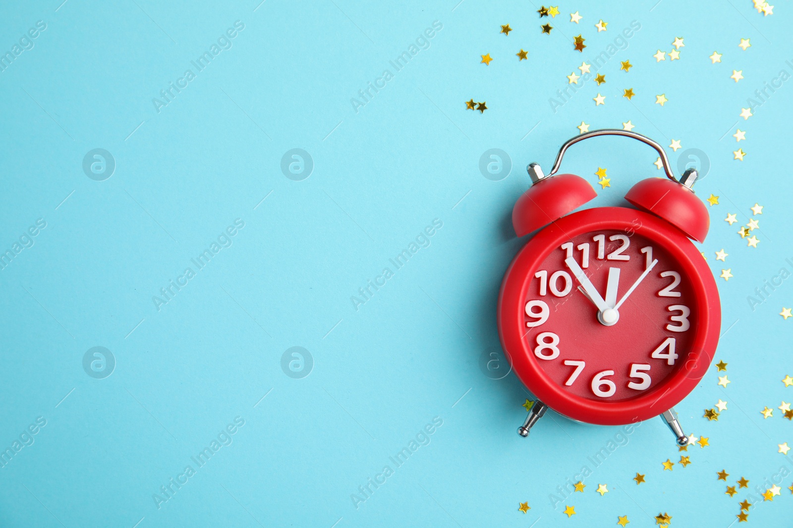 Photo of Flat lay composition with alarm clock and confetti on color background. Christmas countdown