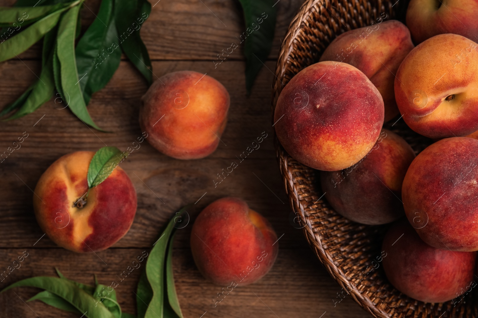 Photo of Fresh ripe juicy peaches on wooden table, flat lay