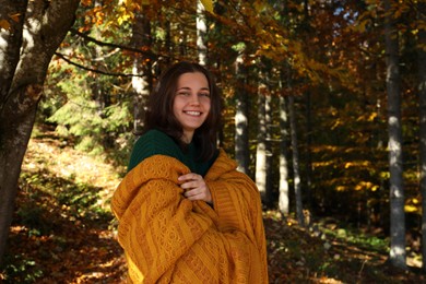 Photo of Portrait of beautiful young woman in autumn forest