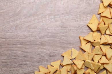 Photo of Crispy rusks on wooden table, flat lay. Space for text