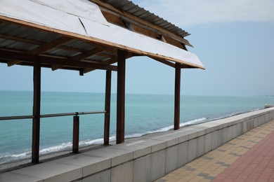 Photo of Canopy with picturesque view of beautiful blue sea