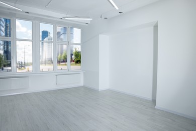 Photo of New empty room with clean windows and wall niche