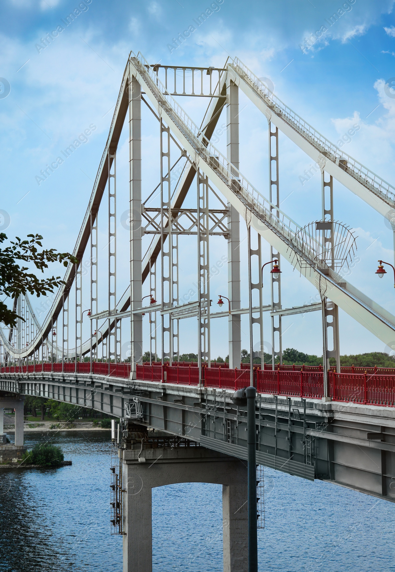 Photo of KYIV, UKRAINE - AUGUST 11, 2022: Beautiful view of modern pedestrian Park bridge over Dnipro river