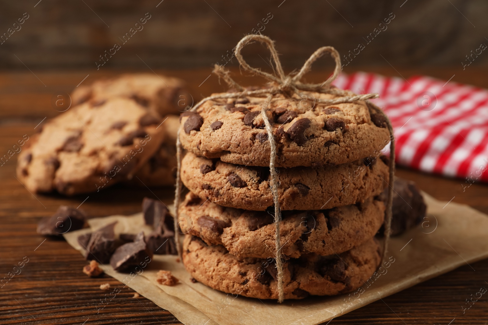 Photo of Many delicious chocolate chip cookies on wooden table, closeup