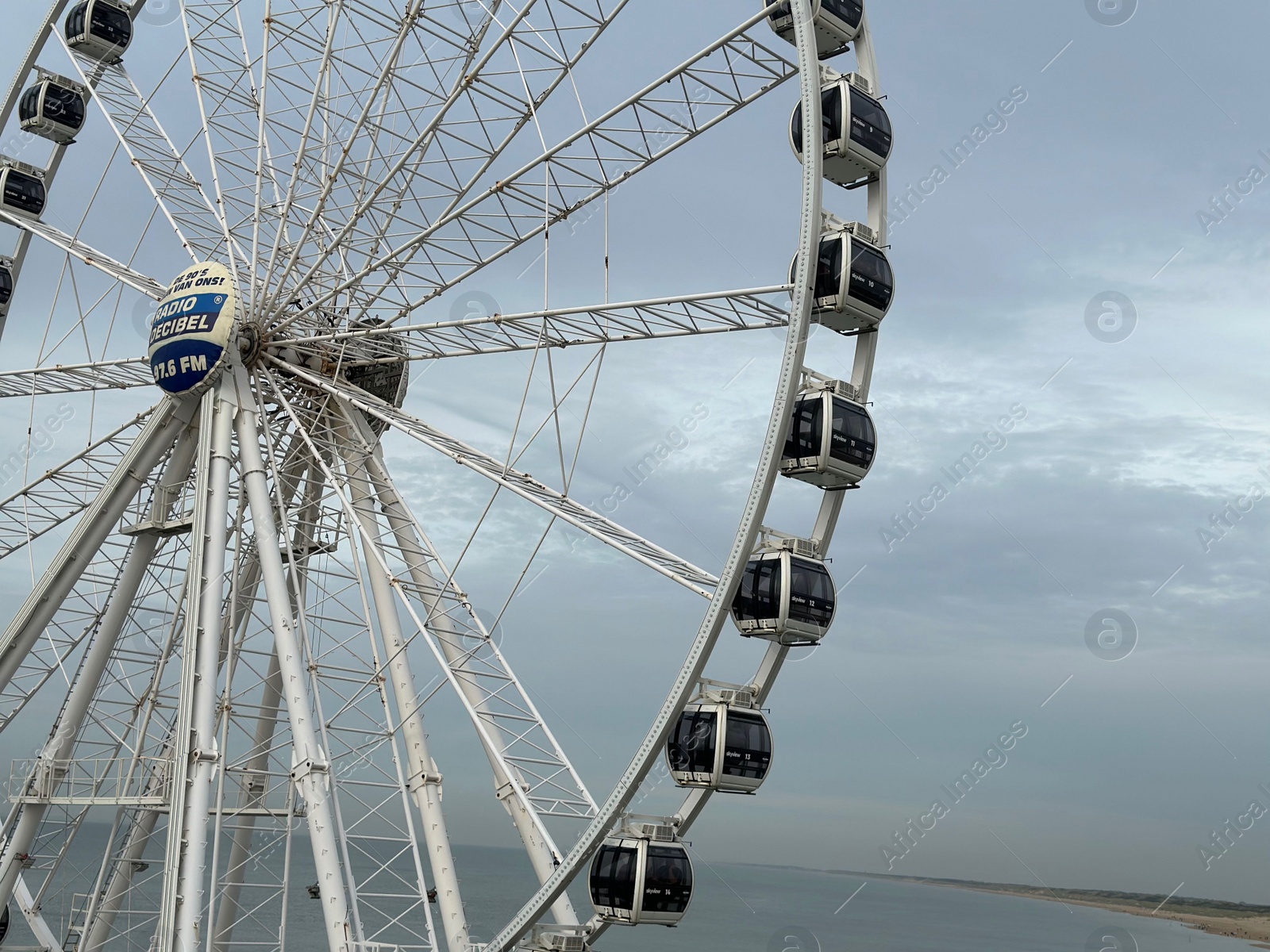 Photo of HAGUE, NETHERLANDS - OCTOBER 29, 2022: Beautiful Ferris wheel at Scheveningen beach