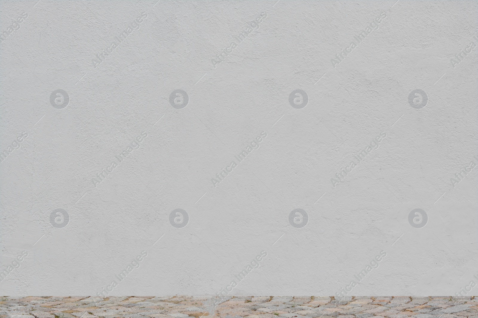 Photo of Building with light grey concrete wall on city street