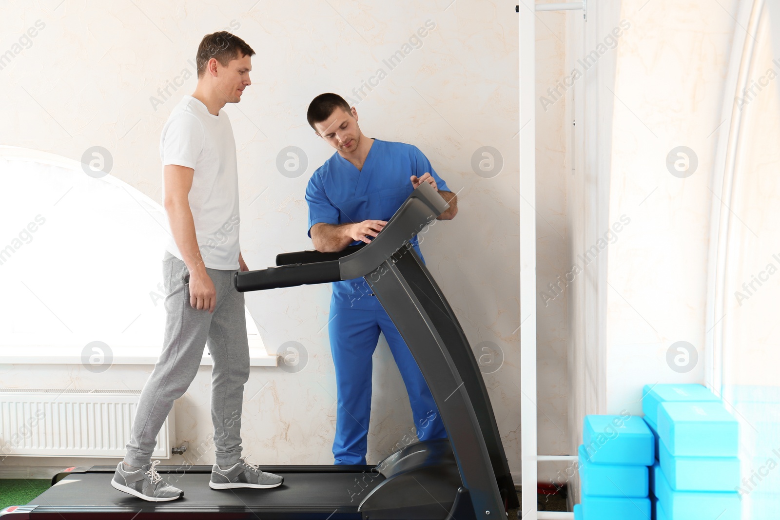 Photo of Patient exercising under physiotherapist supervision in rehabilitation center