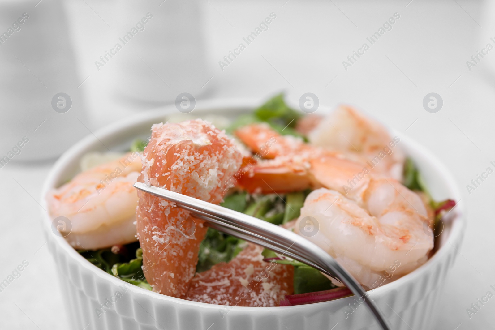 Photo of Delicious salad with pomelo, shrimps and tomatoes in bowl, closeup