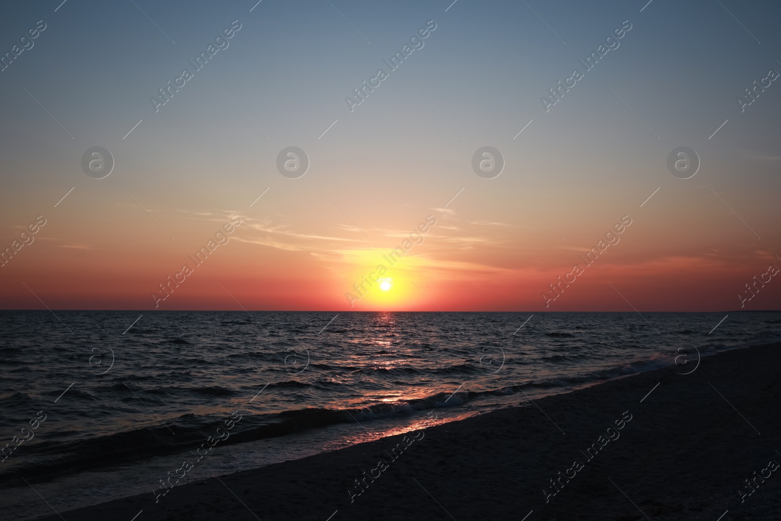 Photo of Picturesque view of beautiful sea at sunset