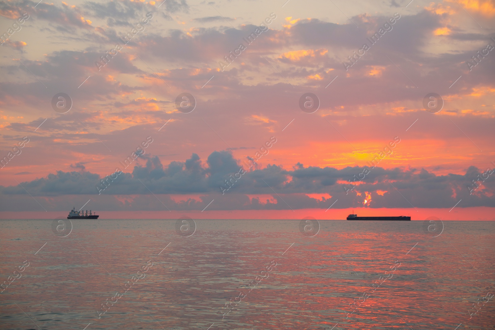 Photo of Picturesque view of sunset with clouds over sea