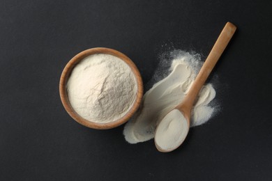 Photo of Bowl and spoon of agar-agar powder on black background, flat lay