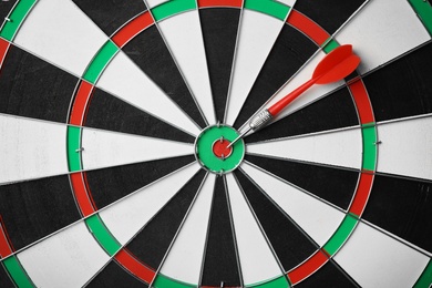 Red arrow on dart board, top view