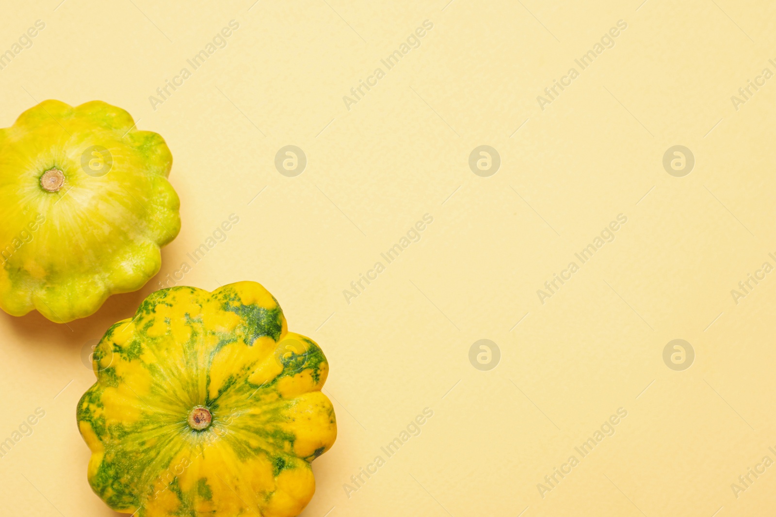 Photo of Fresh ripe pattypan squashes on beige background, flat lay. Space for text