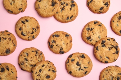 Delicious chocolate chip cookies on color background, flat lay