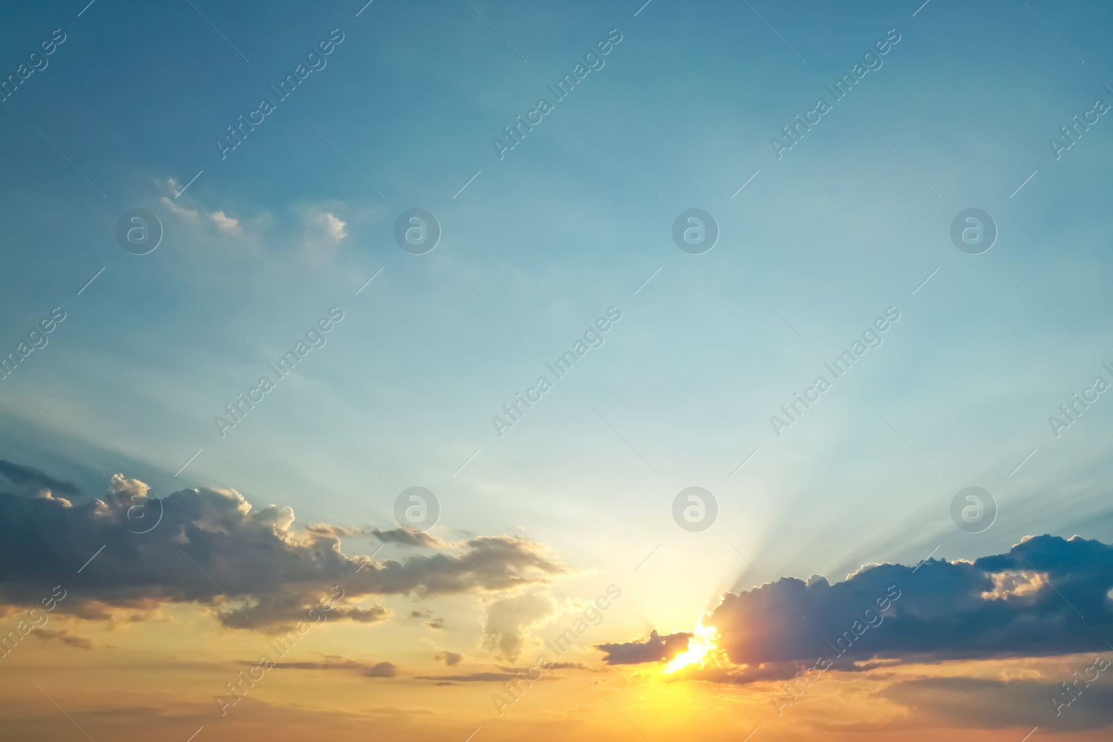 Photo of Beautiful view of sky with clouds at sunrise
