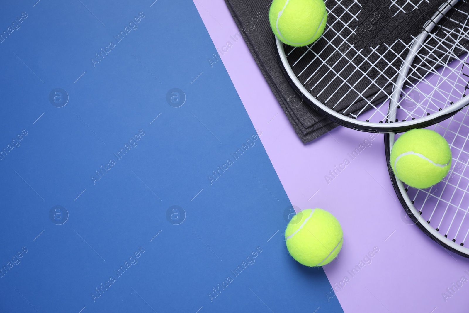 Photo of Tennis rackets and balls on color background, flat lay. Space for text