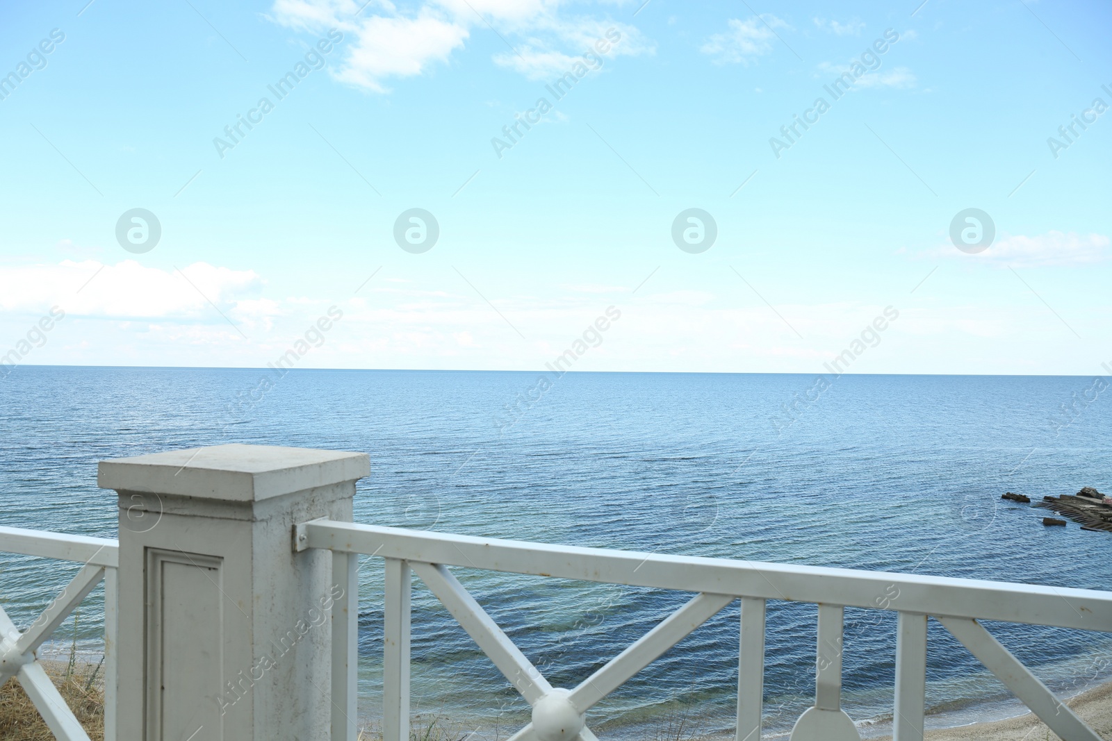 Photo of Simple white balustrade near beautiful tranquil sea