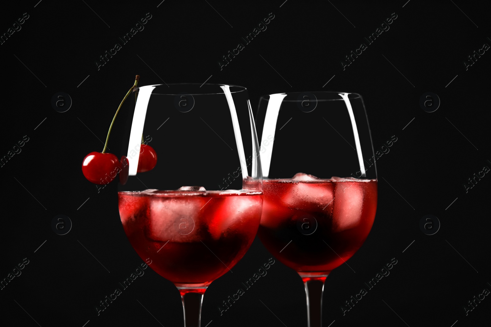 Photo of Delicious cherry wine with ripe juicy berries on black background, closeup