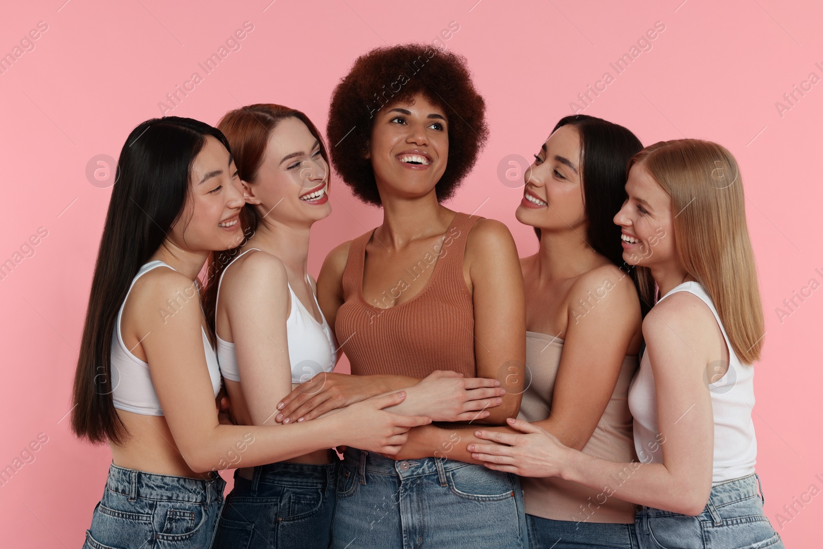 Photo of Portrait of beautiful young women on pink background