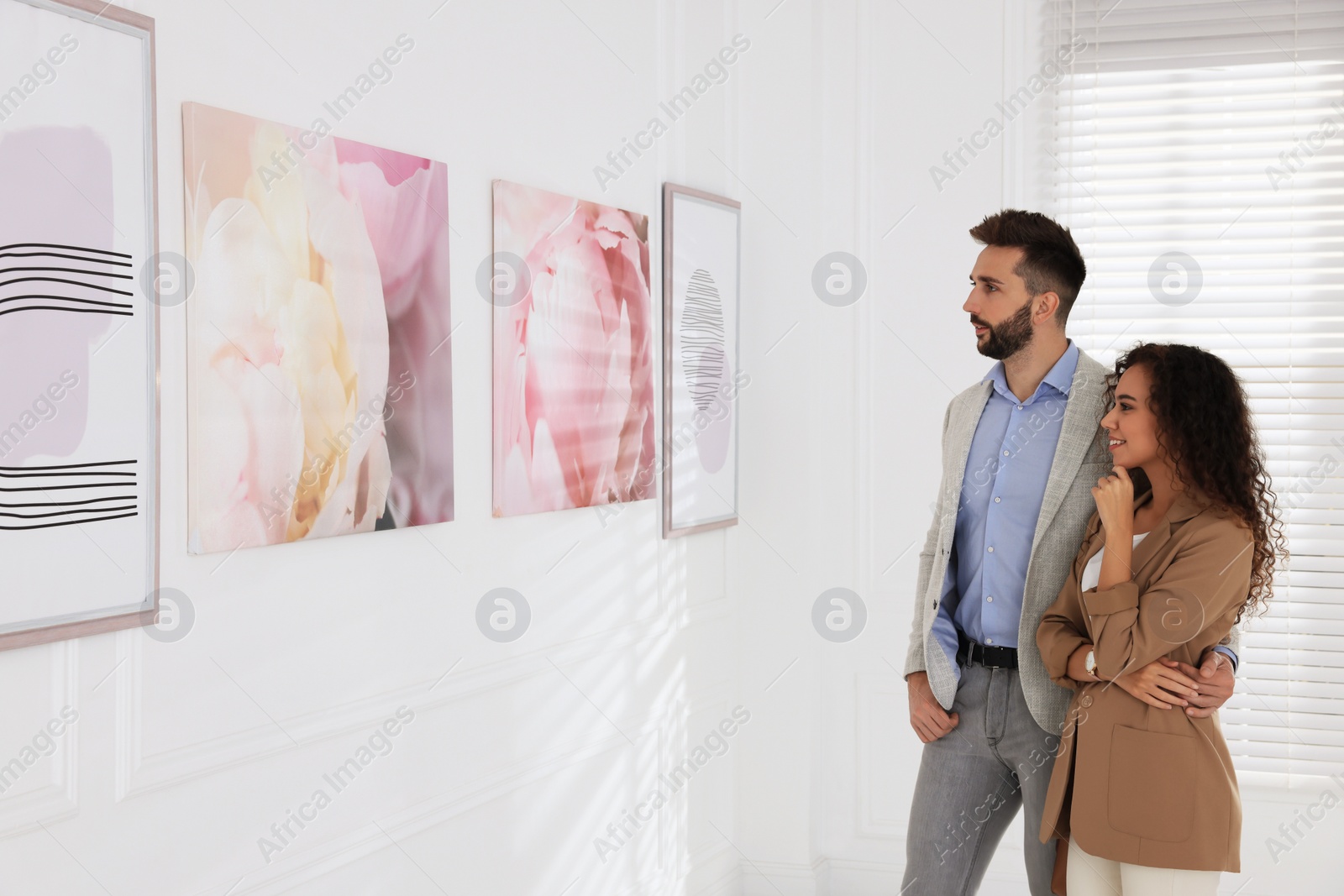 Photo of Happy couple at exhibition in art gallery