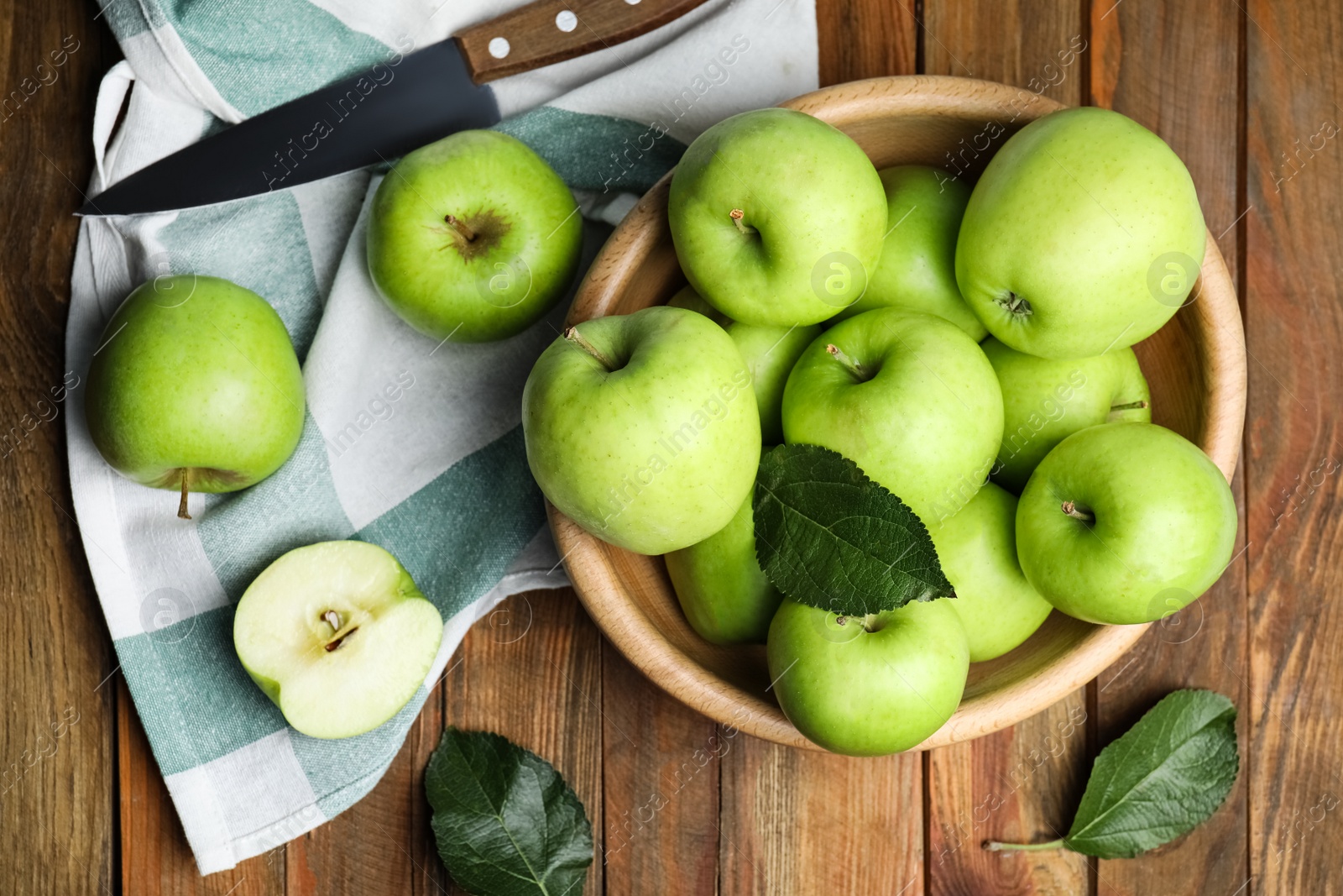 Photo of Fresh ripe green apples and knife on wooden table, flat lay