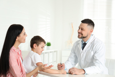 Little boy with mother visiting orthopedist at clinic