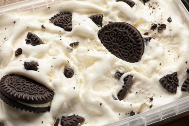 Container of ice cream with chocolate sandwich cookies, closeup