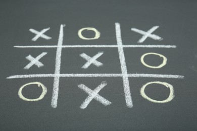 Photo of Tic tac toe game drawn on chalkboard