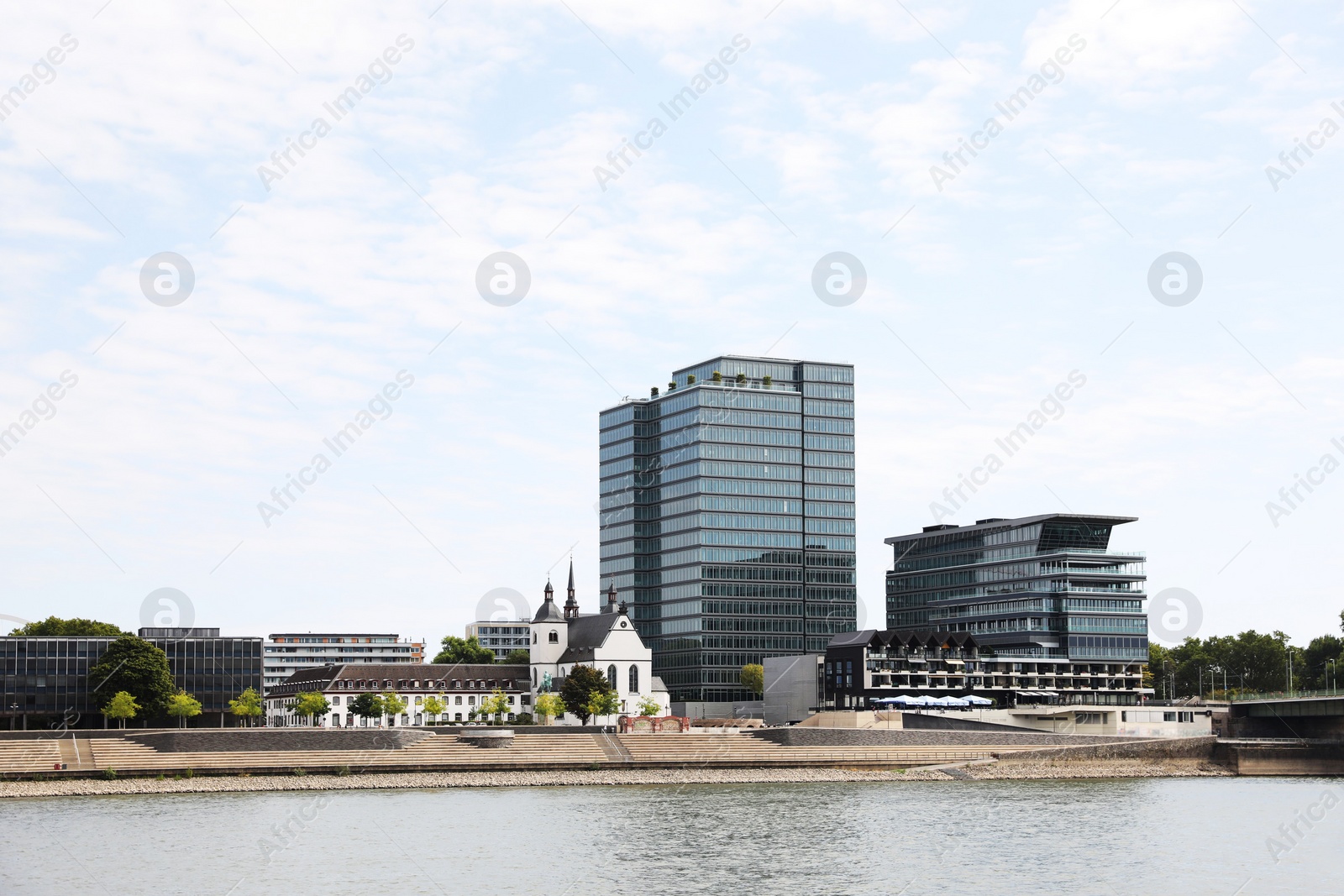 Photo of Picturesque view of modern city architecture near river