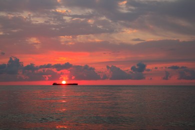 Photo of Picturesque view of sunset with clouds over sea