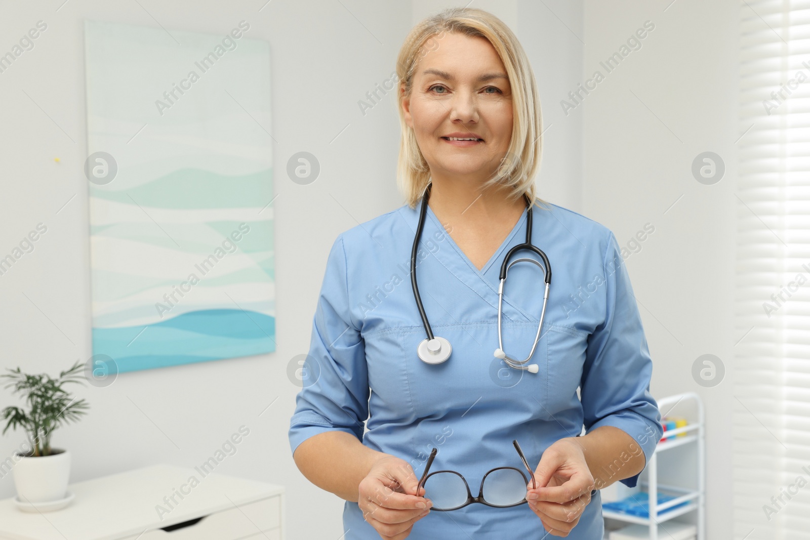 Photo of Portrait of professional doctor wearing uniform in clinic