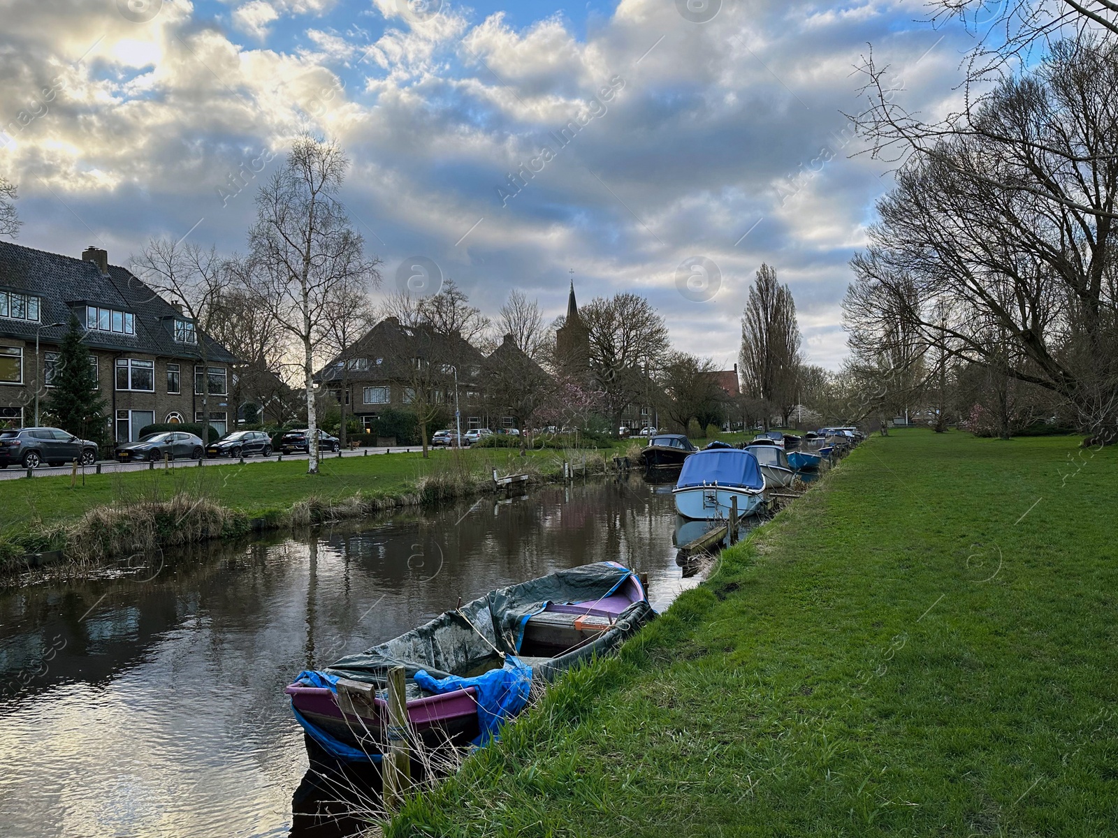 Photo of Beautiful view of canal with moored boats outdoors on spring day