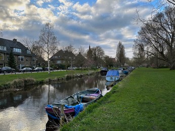 Photo of Beautiful view of canal with moored boats outdoors on spring day