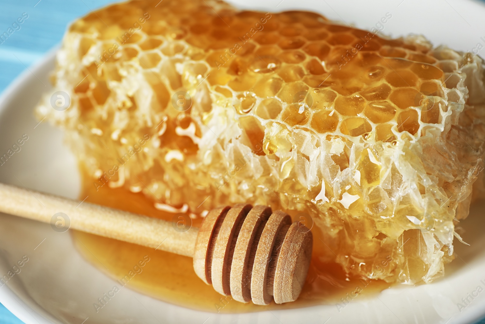 Photo of Plate with honeycomb and dipper, closeup