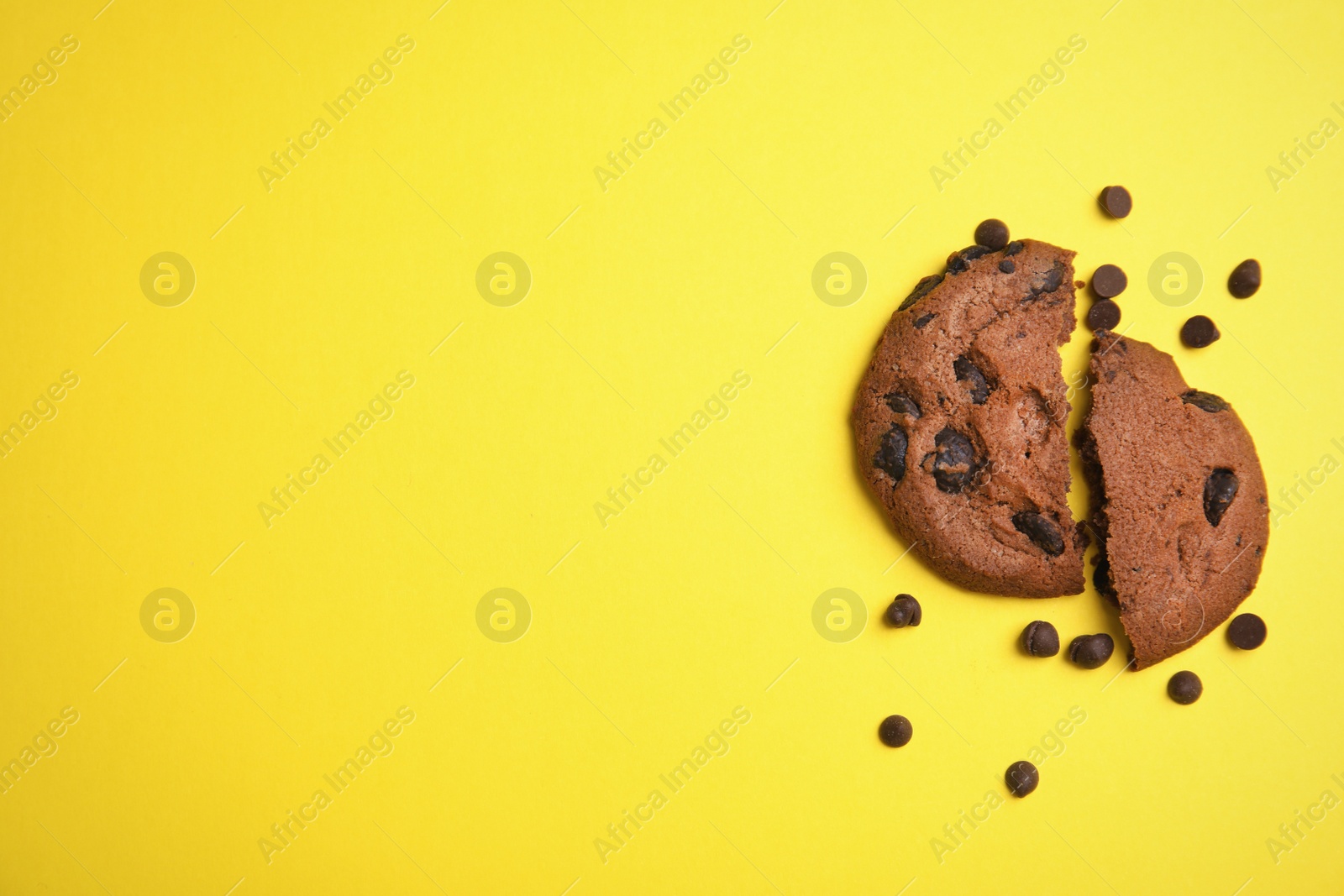 Photo of Delicious chocolate chip cookie on color background, top view. Space for text