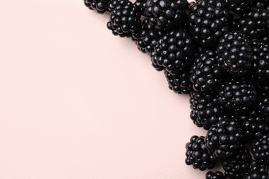 Photo of Tasty ripe blackberries on light background, flat lay. Space for text