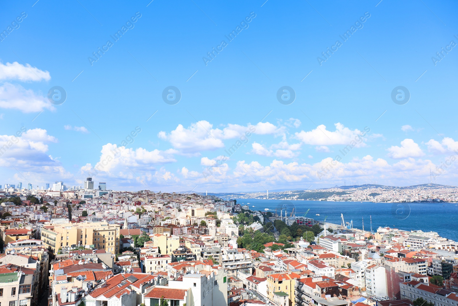 Photo of Picturesque view of beautiful city near sea