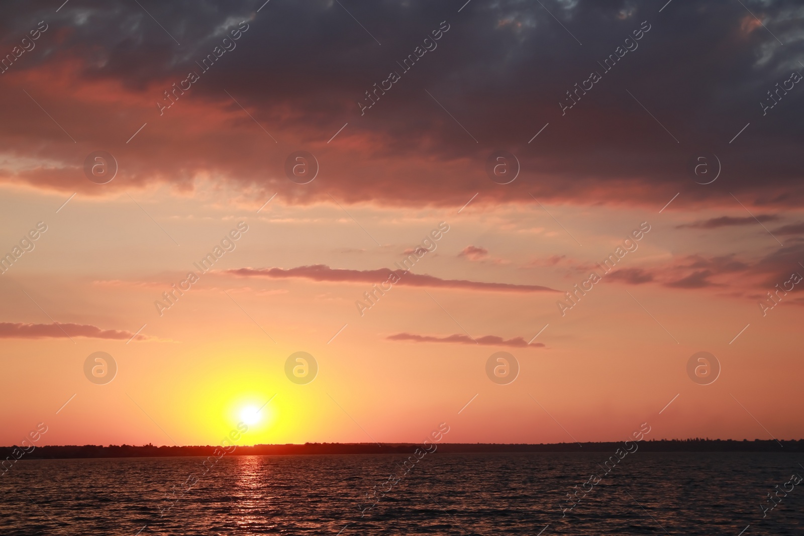 Photo of Picturesque view of beautiful sunset on riverside