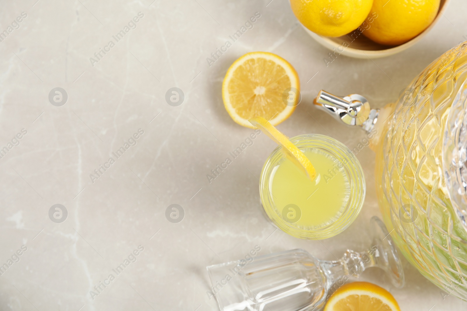 Photo of Flat lay composition with delicious refreshing lemonade on light table. Space for text