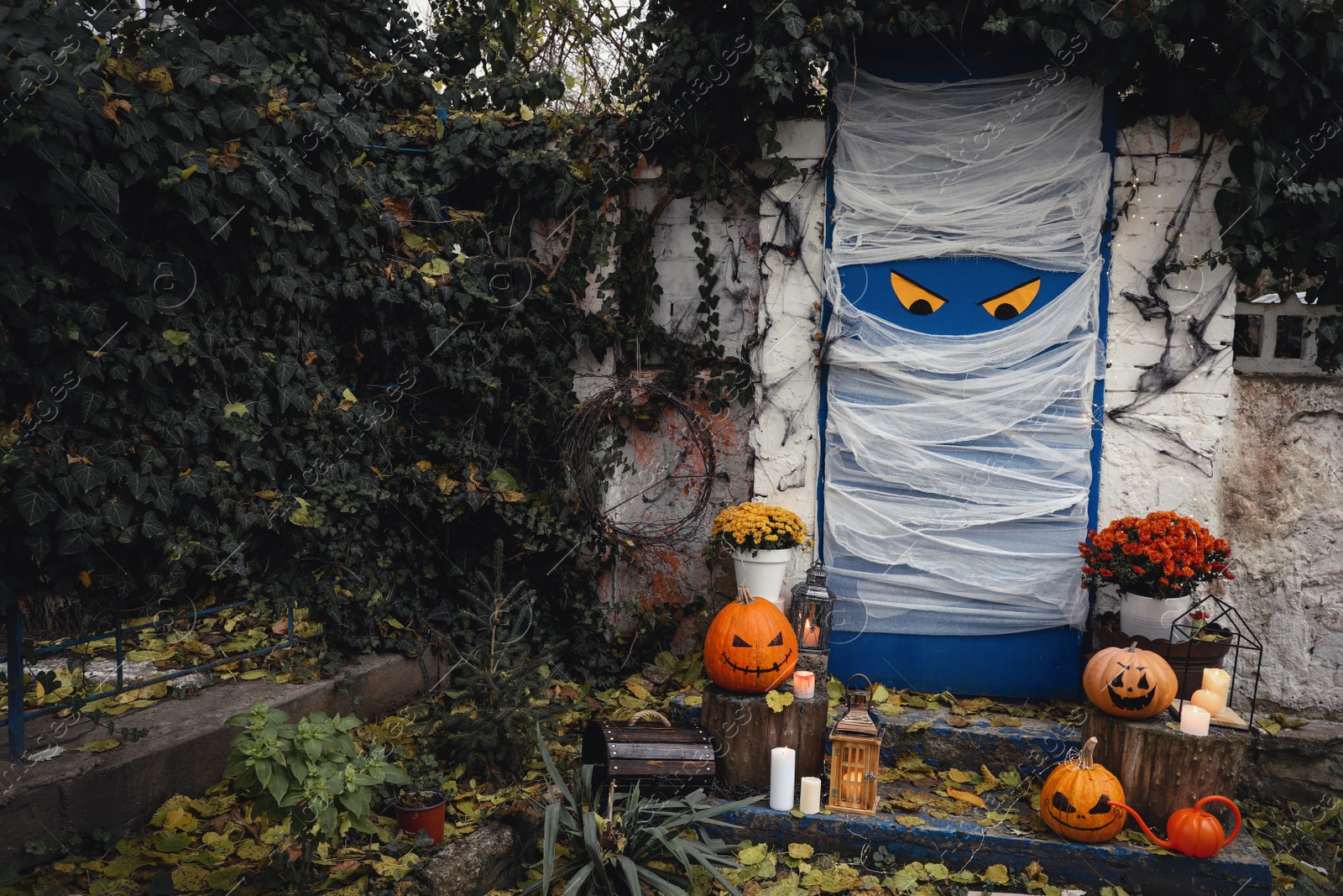 Photo of Yard entrance decorated for traditional Halloween celebration