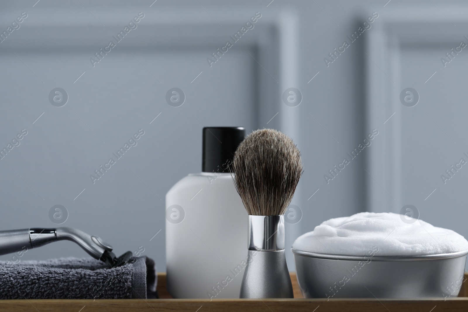 Photo of Set of men's shaving tools in wooden tray, closeup