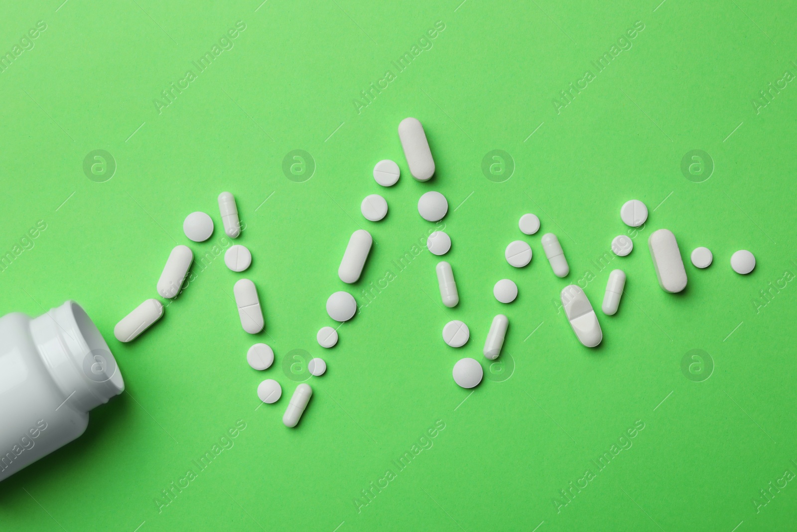 Photo of Bottle and heartbeat diagram of pills on color background, flat lay