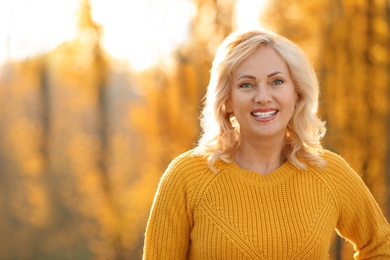 Photo of Portrait of happy mature woman in park on sunny day