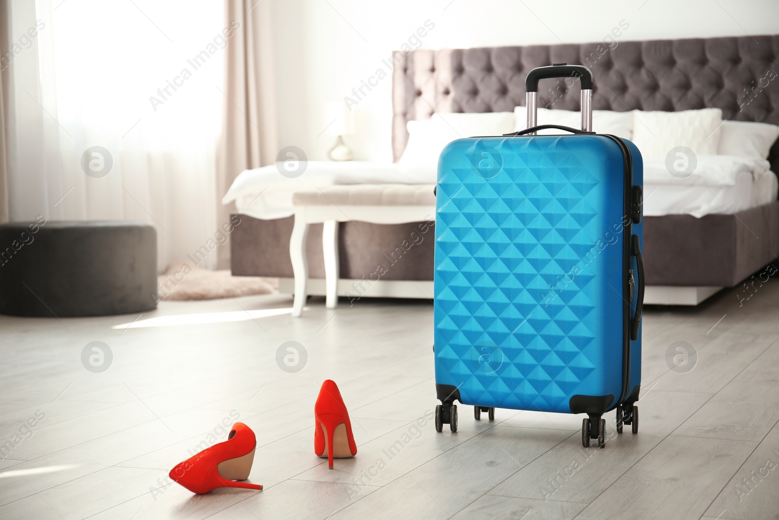 Photo of Travelling bag in hotel room