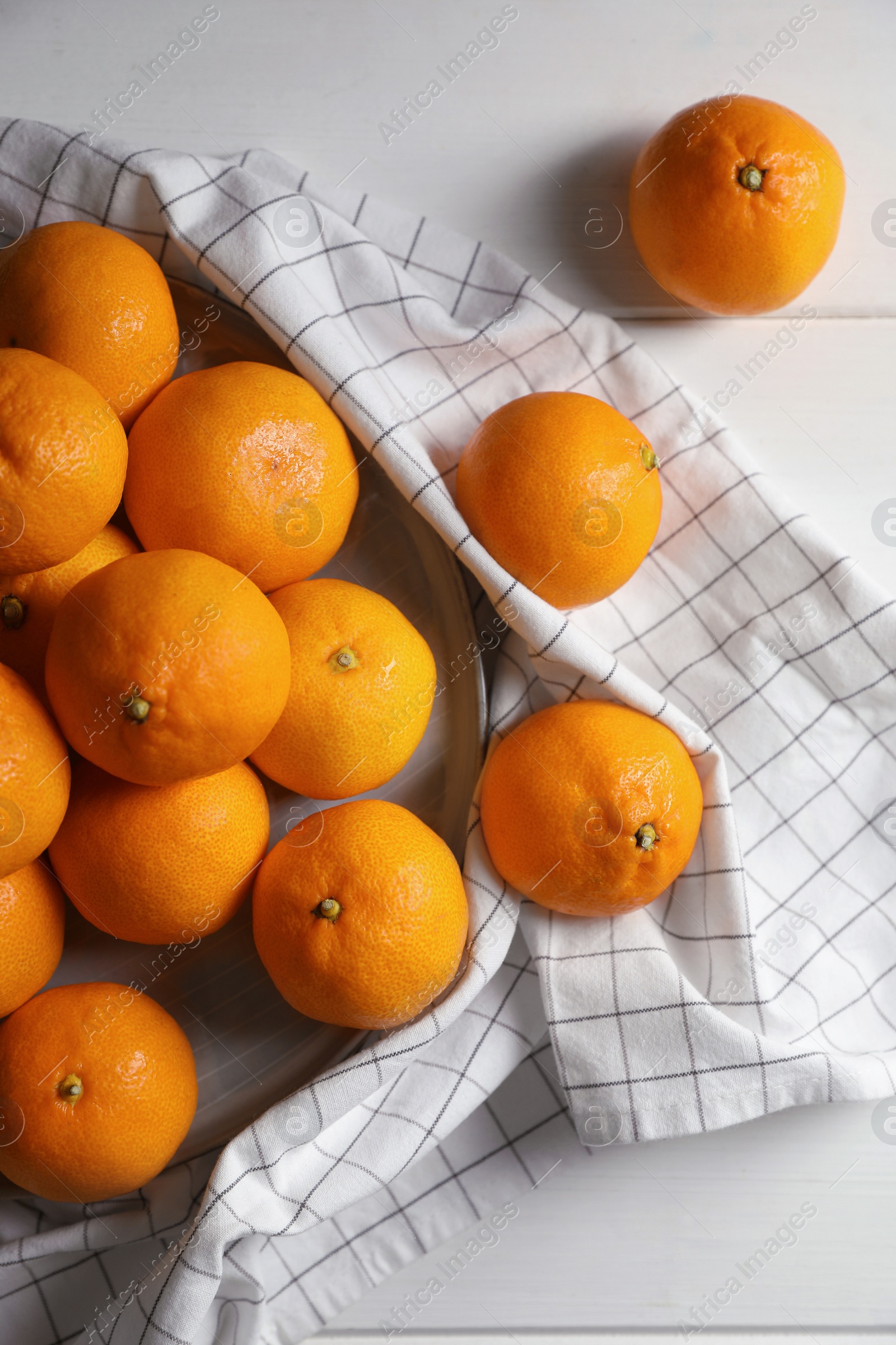 Photo of Many fresh ripe tangerines on white wooden table, flat lay